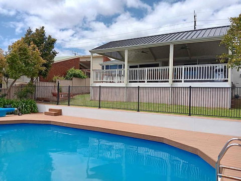 The Ultimate Poolside Escape - Pet Friendly - New Castle Holiday 0