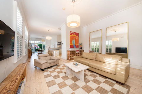 Timeless Gem In Malvern East - New Castle Holiday 0