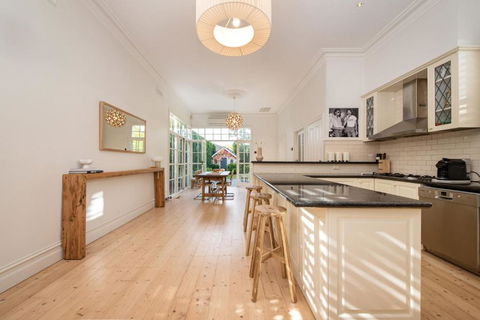 Timeless Gem In Malvern East - New Castle Holiday 2