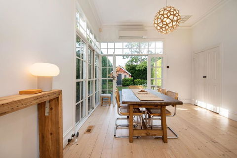 Timeless Gem In Malvern East - New Castle Holiday 3