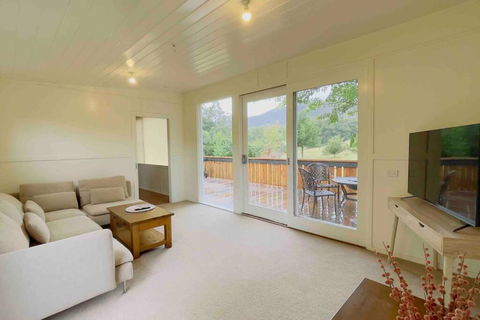Tiny House At Gilderoy Valley Views - New Castle Holiday 3