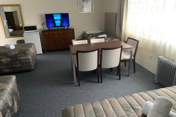 Titania Motel with New Castle Holiday