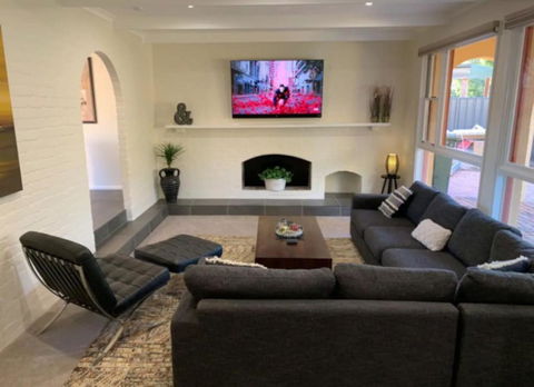 Warm And Spacious 5BR Home W WIFI And Multiple Parking - New Castle Holiday 0