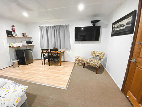 Warrego Hotel Motel Cunnamulla - New Castle Holiday 3
