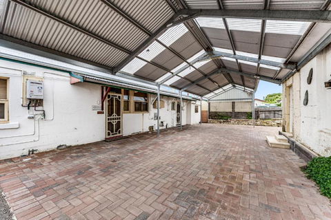 Wyatt Guest House - New Castle Holiday 3