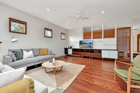 Wine, Dine And Relax - Central To Vineyards And Wedding Venues - New Castle Holiday 3