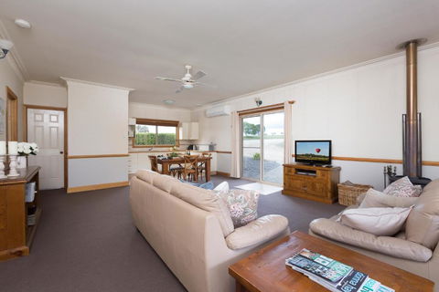 Windsors Edge Cottage Pokolbin - New Castle Holiday 3