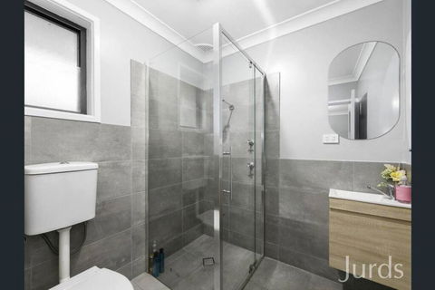 Wine Stop Quarters On Ivanhoe - New Castle Holiday 1