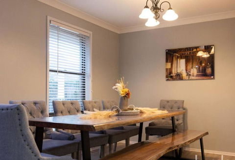 Wine Stop Quarters On Ivanhoe - New Castle Holiday 2