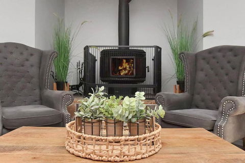 Wine Stop Quarters On Ivanhoe - New Castle Holiday 3