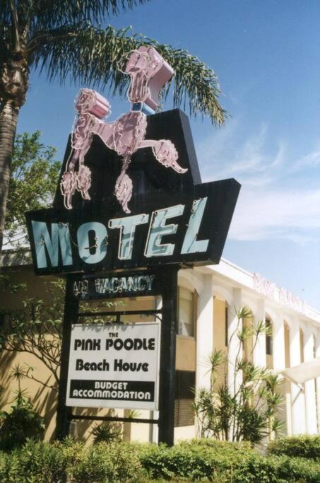 Wings Luxury Apartment Netflix - New Castle Holiday 2