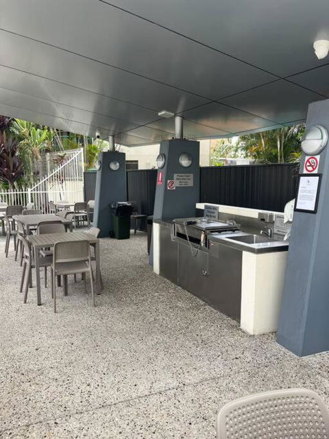 Wings Luxury Apartment Netflix - New Castle Holiday 3