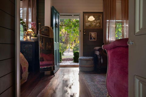 Wisteria Hysteria - New Castle Holiday 3