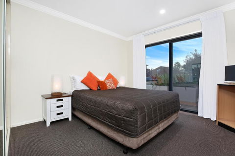 Wollongong Serviced Apartments - New Castle Holiday 1
