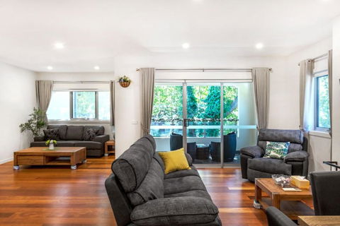 Woody Lifestyle One Bedroom Apartment - New Castle Holiday 3