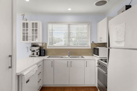 Wooli Waves By Ready Set Stay - BYO LINEN & TOWELS - New Castle Holiday 2