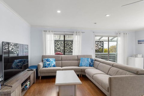 Wooli Waves By Ready Set Stay - BYO LINEN & TOWELS - New Castle Holiday 1