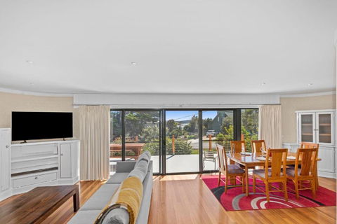 Wylah Beach House - New Castle Holiday 3