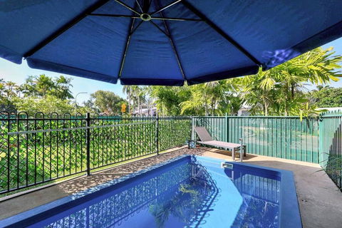 A Little Golf, A Refreshing Swim And A Lot Of Wine - New Castle Holiday 3