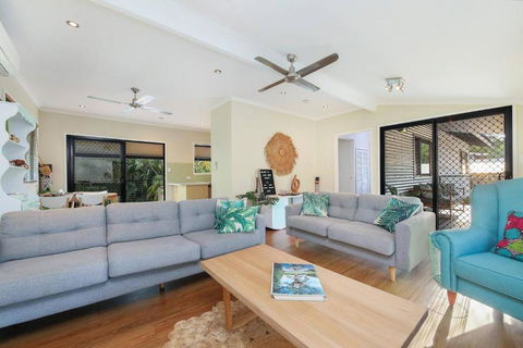 A Tropical Pool Paradise In Rapid Creek - New Castle Holiday 1