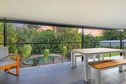 A Tropical Pool Paradise In Rapid Creek - New Castle Holiday 2