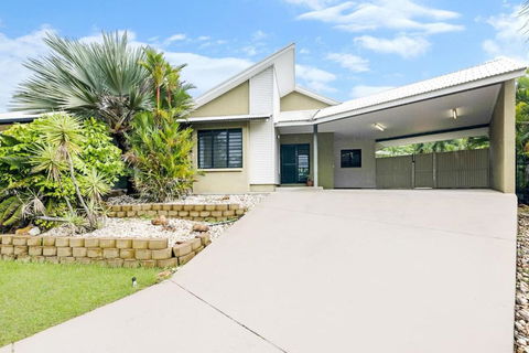 Ah Mat Bungalow - Tropical Darwin Stay With Pool - New Castle Holiday 1