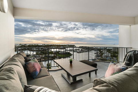Anchor Point Penthouse 3BR With Marina Views - Pool - BBQs - New Castle Holiday 4