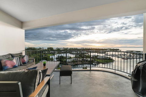 Anchor Point Penthouse 3BR With Marina Views - Pool - BBQs - New Castle Holiday 2