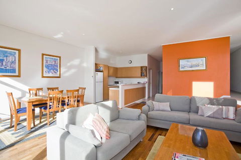 Apartment 35 Pacific Apartments - New Castle Holiday 3