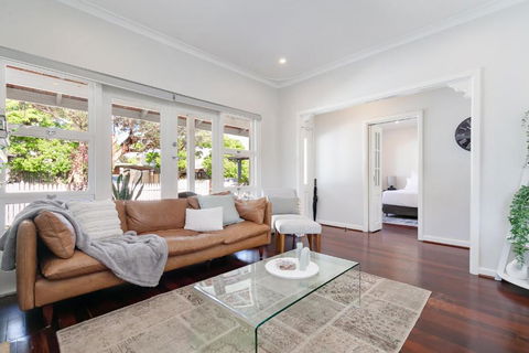 Guildford Cottage By Swan Bnb Management - New Castle Holiday 1