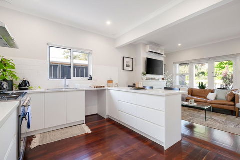 Guildford Cottage By Swan Bnb Management - New Castle Holiday 2