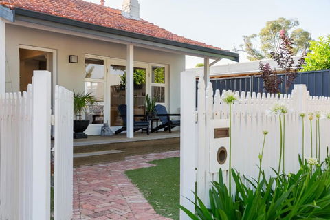 Guildford Cottage By Swan Bnb Management - New Castle Holiday 0