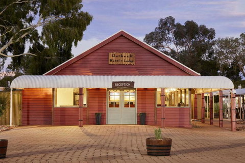 Outback Hotel - New Castle Holiday 0