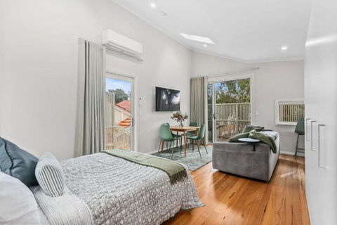 WILL56 - Gumtree Studio - New Castle Holiday 2