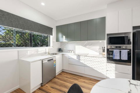 Windsor Charm - Unit Two - New Castle Holiday 1