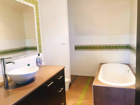 Yarra Valley Badgers Brook Winery House 1 - New Castle Holiday 2