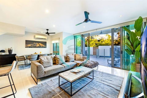 ZEN ARCTIC Luxury 2-Story T/House + Pool & Markets - New Castle Holiday 0