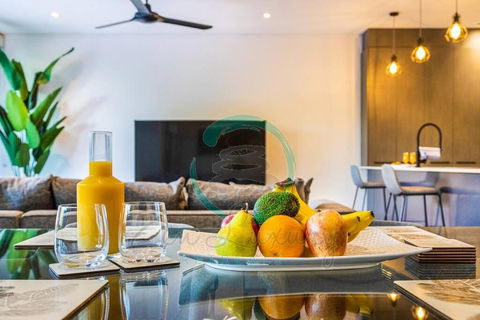 ZEN ARCTIC Luxury 2-Story T/House + Pool & Markets - New Castle Holiday 3