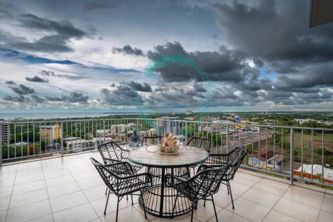 ZEN Pinnacle Penthouse (2) 3-BR Panoramic Retreat - New Castle Holiday 0