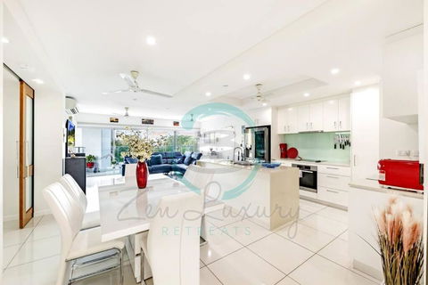 ZEN Tree Blossom: 3-BR Luxury Apt Near Waterfront - New Castle Holiday 0