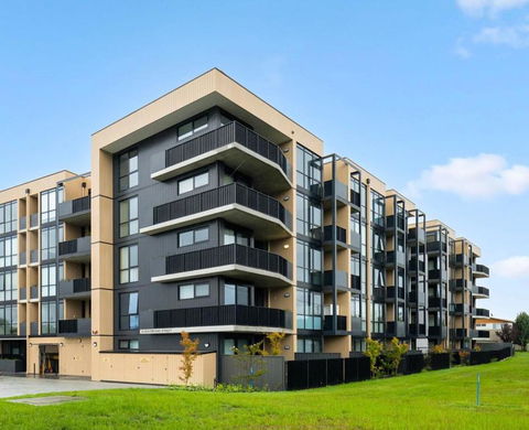 ZMITH Apartment - BROOKE, - Near AIS, GIO Stadium, UC, & Nth - Canberra Hospital - New Castle Holiday 1