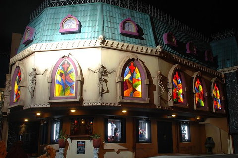 Dracula's Cabaret - Gold Coast - New Castle Holiday 1