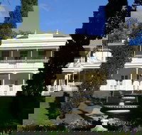 Melbourne City Tour Lifestyle of the Rich and Famous - New Castle Holiday