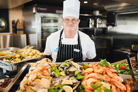 Dinner Buffet Cruise On The Gold Coast - New Castle Holiday 4