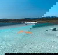 Lake McKenzie Full-Day Tour with Lunch from Hervey Bay - New Castle Holiday