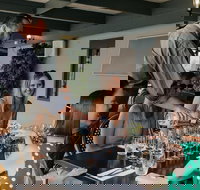 Central Pokolbin Hunter Valley Hop-On and Hop-Off Bus - New Castle Holiday