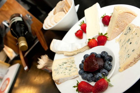 Chauffeur Driven Yarra Valley Group Wine Tour - Up To 7 - New Castle Holiday 1