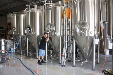 Hipster Sipster Brewery And Distillery Tour - New Castle Holiday 1