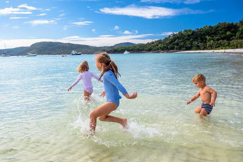 Whitehaven Beach And Daydream Island Cruise - New Castle Holiday 3